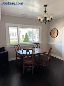 Downtown Whitestown with King Suite and Pool - Image 3