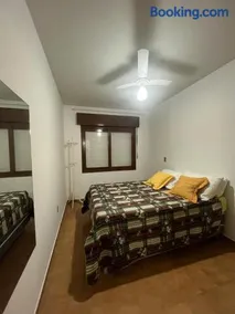 Apartamento de 01 dormitório no centro, 100m da praia - Image 4