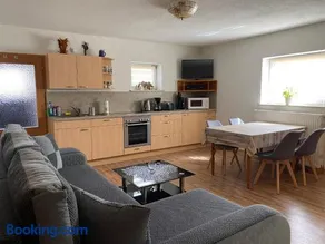 Exquisito apartamento vacacional apropiado para familias con barbacoa y jardín | Vistas al jardín - Image 1