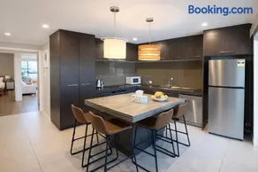Enjoy your Exclusive Pool between BNE Gold coast - Image 4