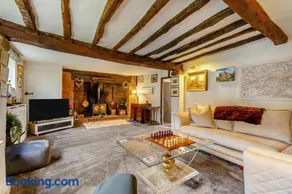 4 Bed in Burwash Common oc-b34866 - Image 2