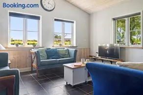 Bright Beach House Near Sea And Outdoor Living - Image 2