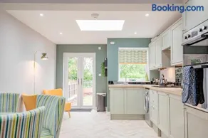Lower Chestnut House, 2 Bedroom, Central Worcester - Image 4