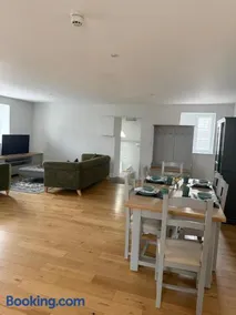 The Unicorn (Apartments) - Image 3