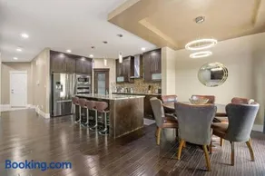Large Detached Near Anthony Henday in Albany with 2 Living Rooms, Netflix, Office Space, AC, Perfect for Families, Sleeps 13 - Image 4