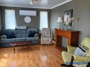 Newfie and a Yankee Bungalow - Image 2