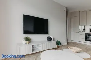Balcony & Parking, Modern Elegant Apartment! Near Tram - Image 2