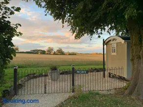 Church House Hut - Image 3