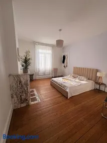 Large house - 6 bedrooms - Garden and parking - Image 3