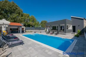 Villa Erwin with heated pool - Image 3