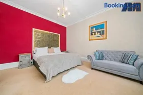 Historic 3 Bed Private Parking Nr Railway Station - Image 5
