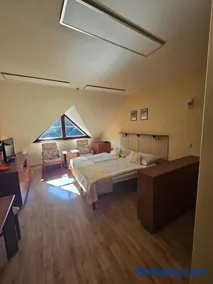 Pokojíček 512 - Image 1