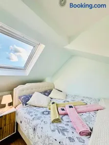 Large Double Room with Private Bathroom West Zone 3 Free Parking - Image 4