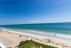 Beautifully decorated oceanfront 33 corner unit in Ocean Condo 401 - Image 2
