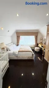 Large 5BR Family Home - Sleeps 10 - Near Wembley & Private Parking - Image 3