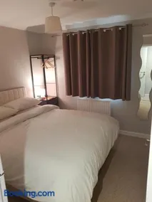 Beechcroft 2 bed part house - Image 2