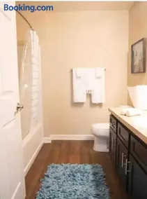 Cozy King 2 bedroom at Easton near Airport - Image 3
