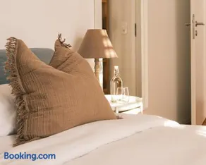 Lakeview Homestay - Private Guest Rooms & Bathroom - Image 3