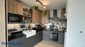 Bright 3 bed in Hackney Wick Perfect for families with kids - Image 3