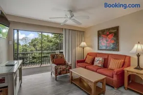 Fabulous Park Shore Condo - Image 2