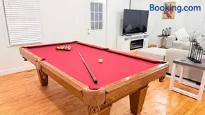 DC Getaway Cozy 4BR Oasis by Metro and Airports - Image 3