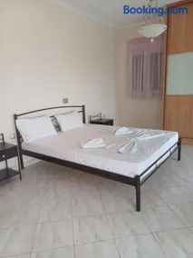 Christina 's House - Image 4