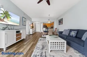 Penthouse Amazing Gulf Views Walk Beach or Shuttle Suite sleeps 6 - Image 2