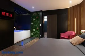 Love Room Lorient - Le King Size - Balnéo 2 places - Image 2