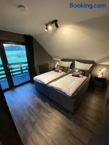 W-8 - Moderne Ferienwohnung mit viel Charme & spektakulärem Blick - Image 3