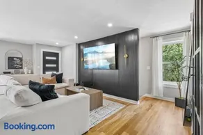 Modern 3BR Retreat Near NYC, EWR & MetLife - Image 3