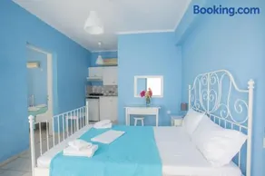 Blue White House - Image 2