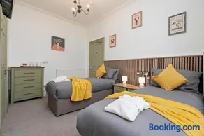 Claydens Guest House at Cleethorpes Sleeps 12 - Image 2