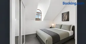 Stylish Loft Style 2BR Near CBD SCG Sydney - Image 2