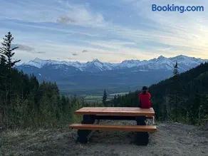 Cougar Mountain Lodge and Resort Cabin Rentals - Image 2