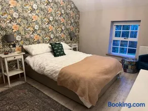 Charming Valley Farmhouse for up to 6 guests - Image 3