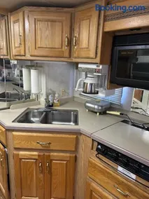 Art Rv motorhome - Image 3