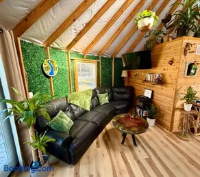 Secluded Waterfront Yurt with Wood-Fired Sauna near French Lick - Image 5