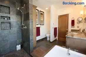 Luxury Lookout Hood Canal Vacation Rental - Image 3