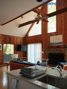 Charming Amagansett Retreat Near Ocean Beaches - Image 4