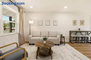 Modern 4BR Retreat | Near Lakeland & Legoland - Image 1