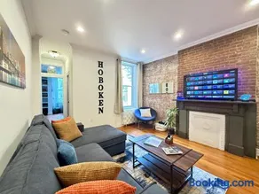 Large Home - Great Location - 15 Minutes to NYC - Sleeps 6 comfortably - Image 1