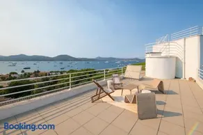 Apartment with panoramic sea view and rooftop - Image 1