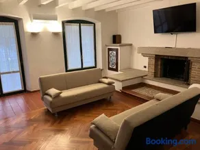 Al Portico Private Apartment - Image 2