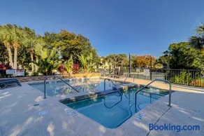 Island Club 101 - Image 3