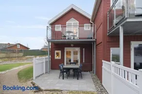 Holiday Apartment With Sea View - Image 2