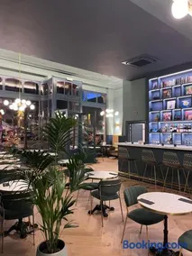 Hotel Le Parisien - Image 1