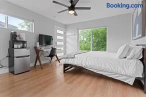 Detached 1 Bed 1 Bath In-law Suite 3 miles from Downtown! - Image 1
