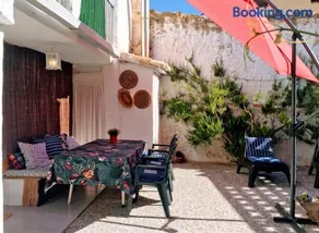 Charming House in El Poyo del Cid with Garden and Terrace - Image 3