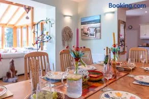 Greenhill Cottage Sea Views with Thatched Charm - Image 5