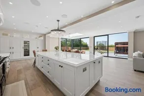 Luxurious Villa Retreat in Wilmslow - Image 3